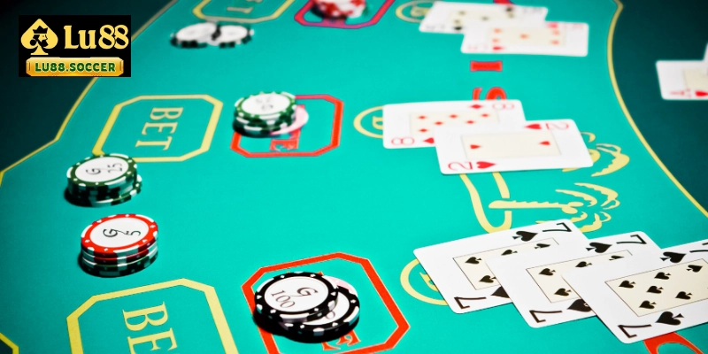 Đánh Liêng bịp thông qua kính áp tròng